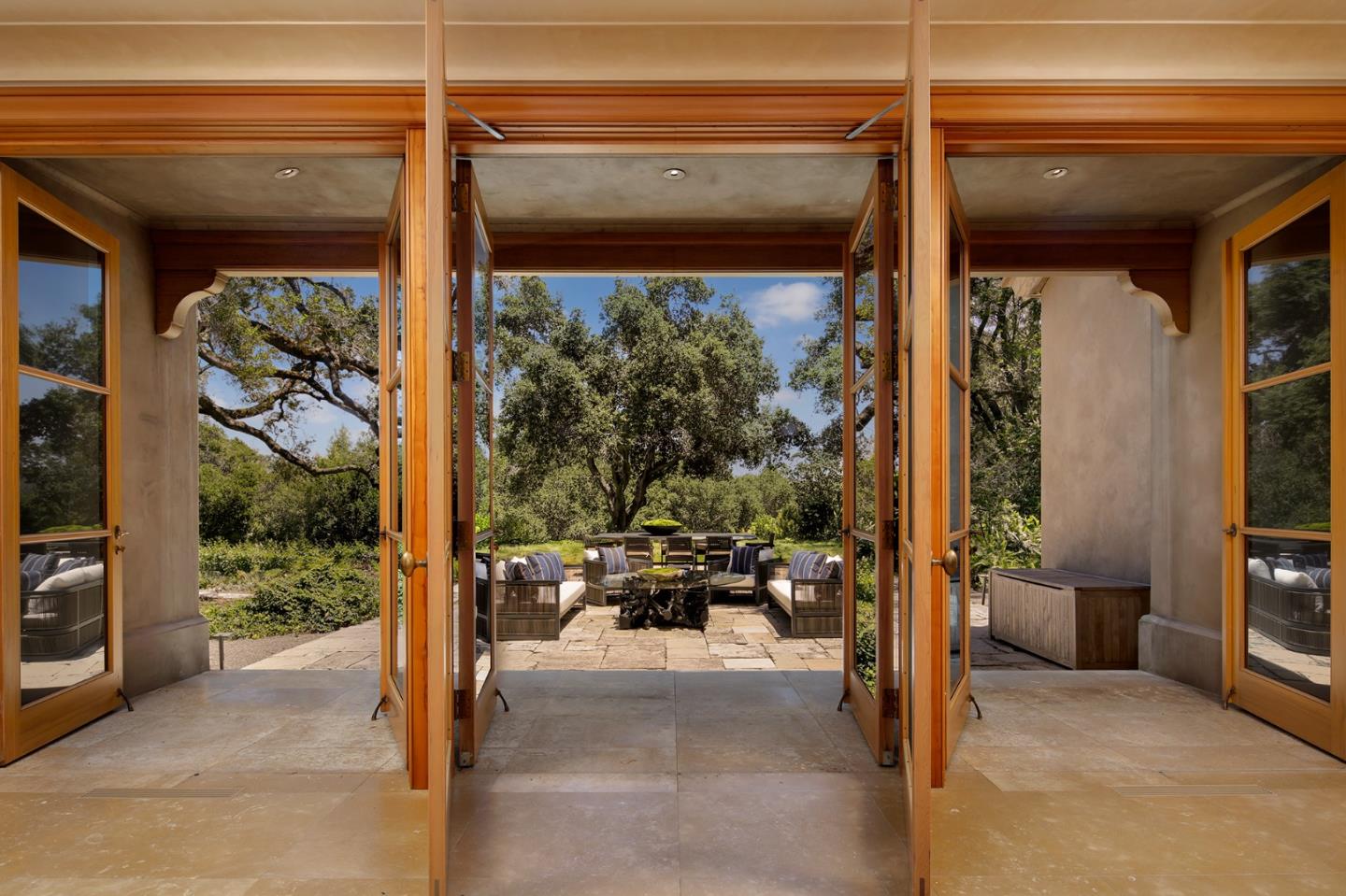 Detail Gallery Image 3 of 32 For 211 Winding Way, Woodside,  CA 94062 - 6 Beds | 6/2 Baths