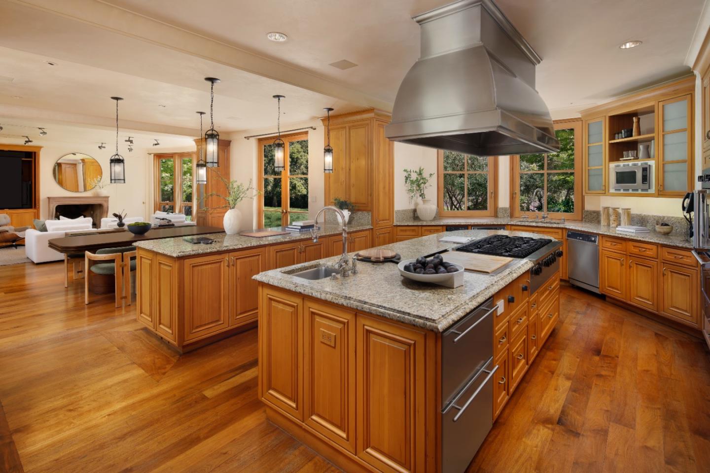 Detail Gallery Image 9 of 32 For 211 Winding Way, Woodside,  CA 94062 - 6 Beds | 6/2 Baths
