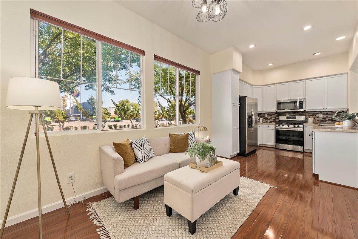 Detail Gallery Image 10 of 29 For 896 Towne Dr, Milpitas,  CA 95035 - 3 Beds | 2/1 Baths