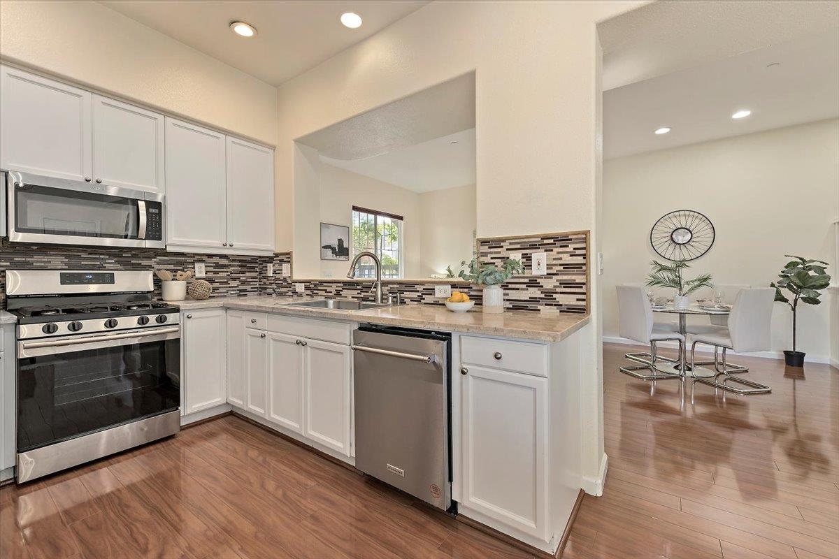 Detail Gallery Image 6 of 29 For 896 Towne Dr, Milpitas,  CA 95035 - 3 Beds | 2/1 Baths