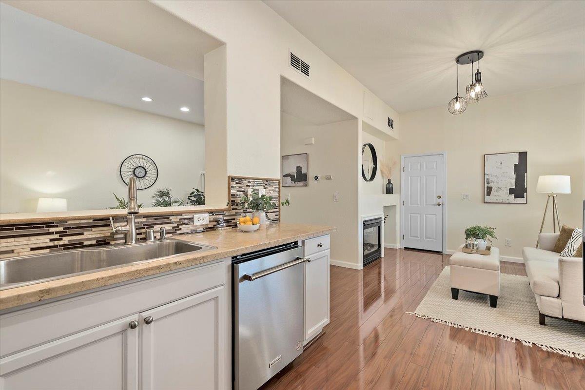 Detail Gallery Image 7 of 29 For 896 Towne Dr, Milpitas,  CA 95035 - 3 Beds | 2/1 Baths