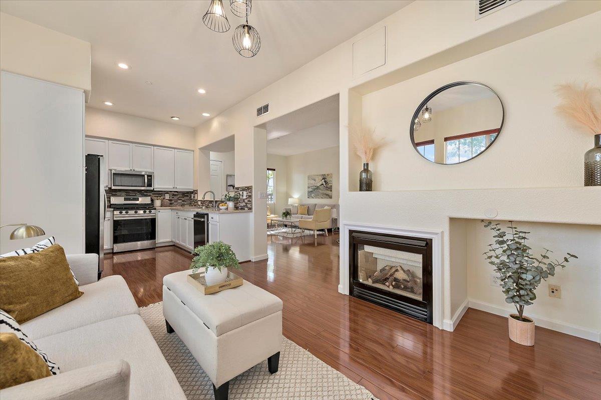 Detail Gallery Image 8 of 29 For 896 Towne Dr, Milpitas,  CA 95035 - 3 Beds | 2/1 Baths