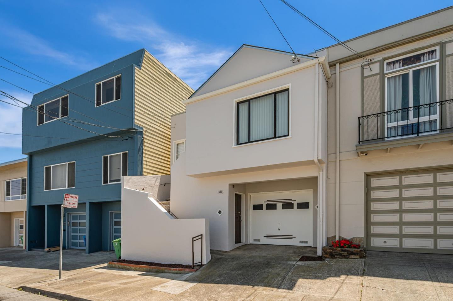Detail Gallery Image 2 of 26 For 319 Sweeny St, San Francisco,  CA 94134 - 3 Beds | 1 Baths