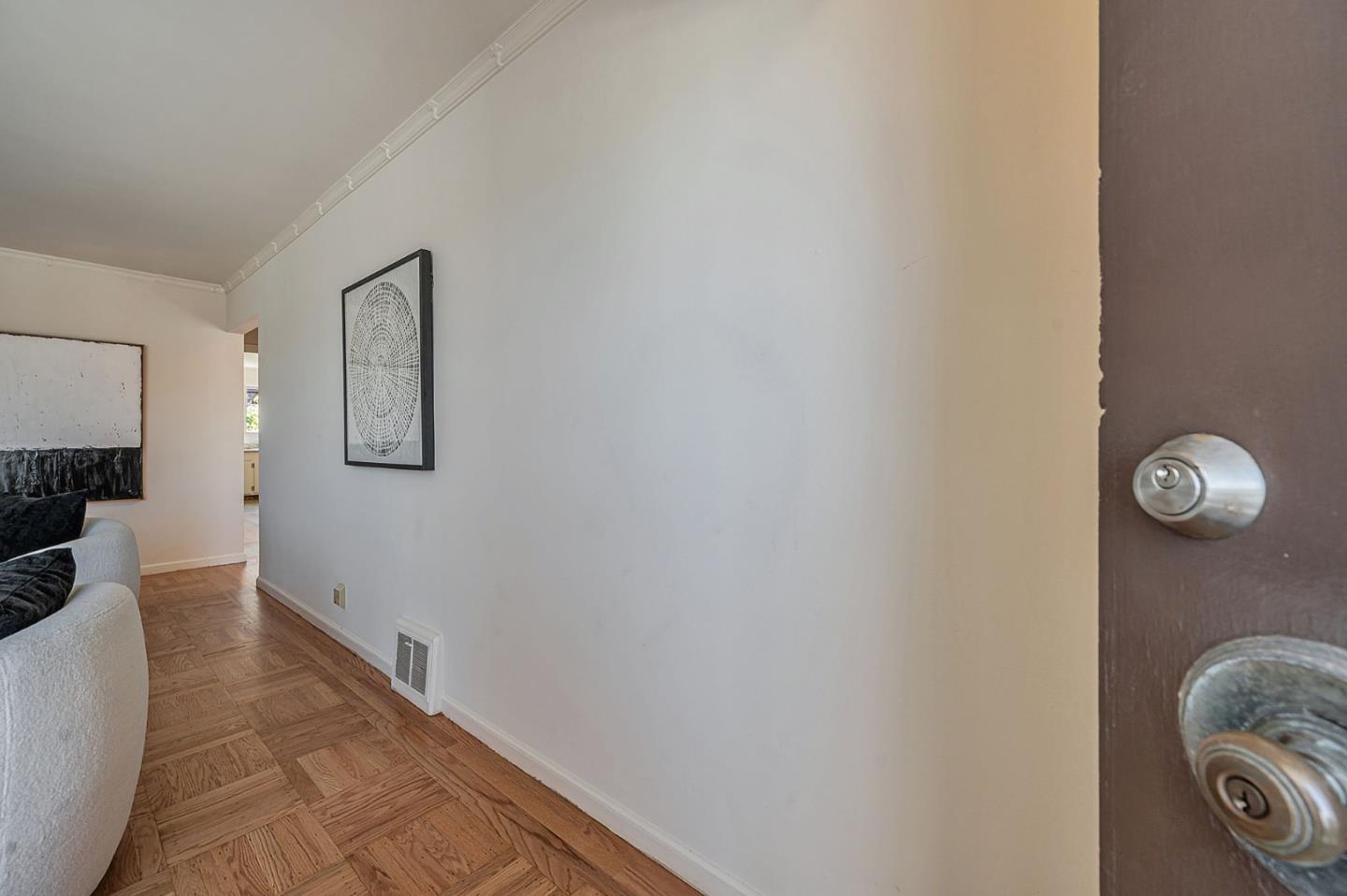 Detail Gallery Image 4 of 26 For 319 Sweeny St, San Francisco,  CA 94134 - 3 Beds | 1 Baths