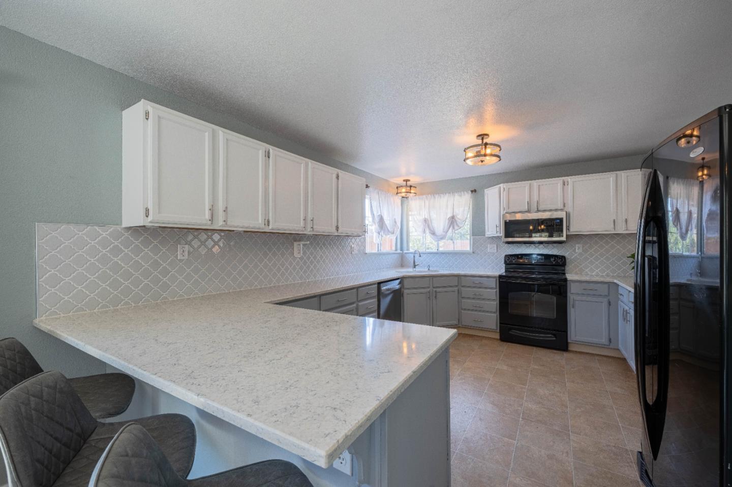 Detail Gallery Image 14 of 42 For 143 Tucker Rd, Royal Oaks,  CA 95076 - 3 Beds | 2/1 Baths