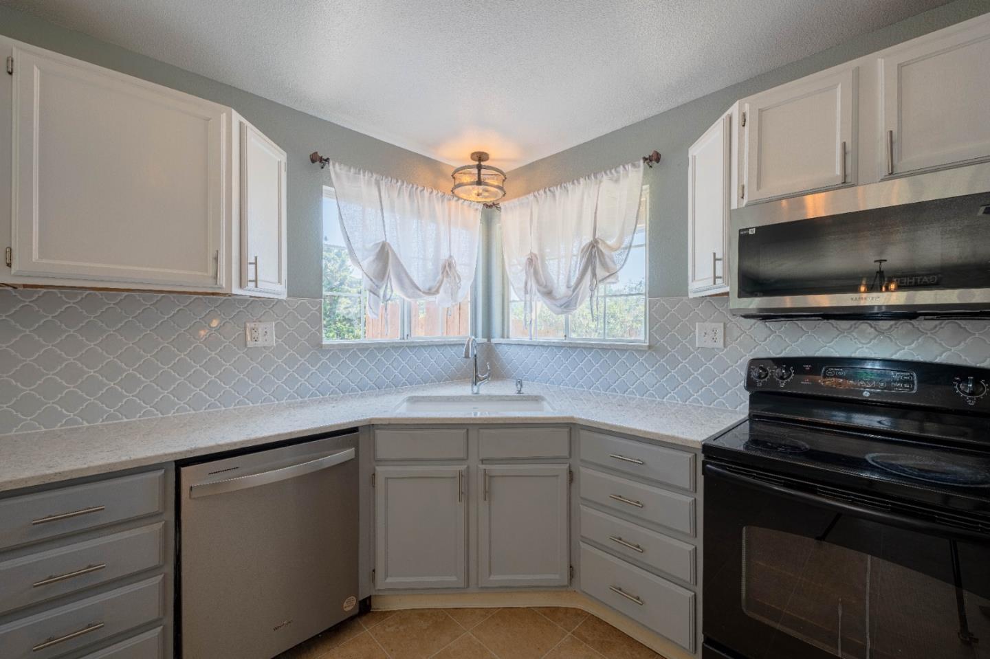 Detail Gallery Image 15 of 42 For 143 Tucker Rd, Royal Oaks,  CA 95076 - 3 Beds | 2/1 Baths