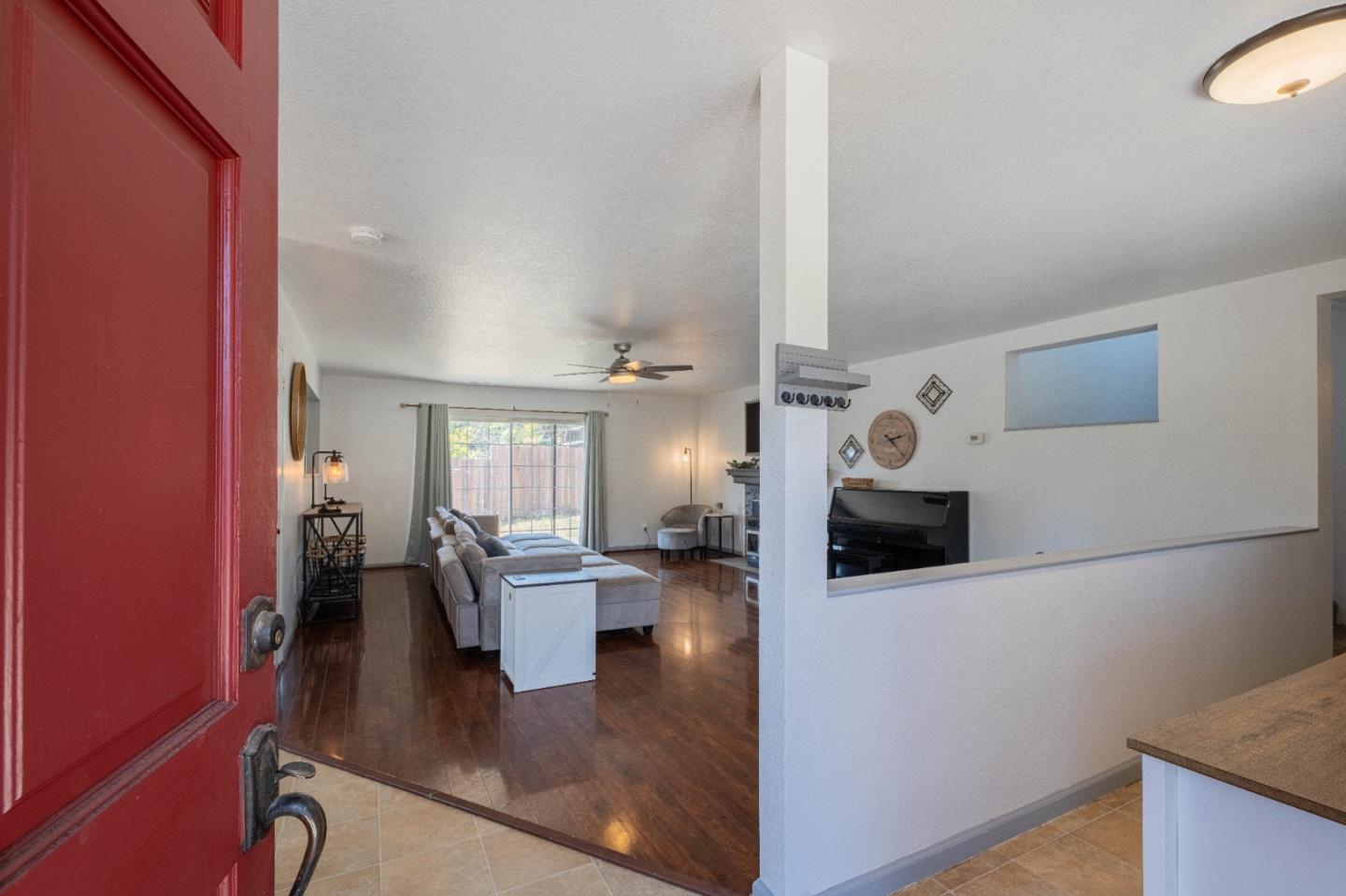 Detail Gallery Image 3 of 42 For 143 Tucker Rd, Royal Oaks,  CA 95076 - 3 Beds | 2/1 Baths