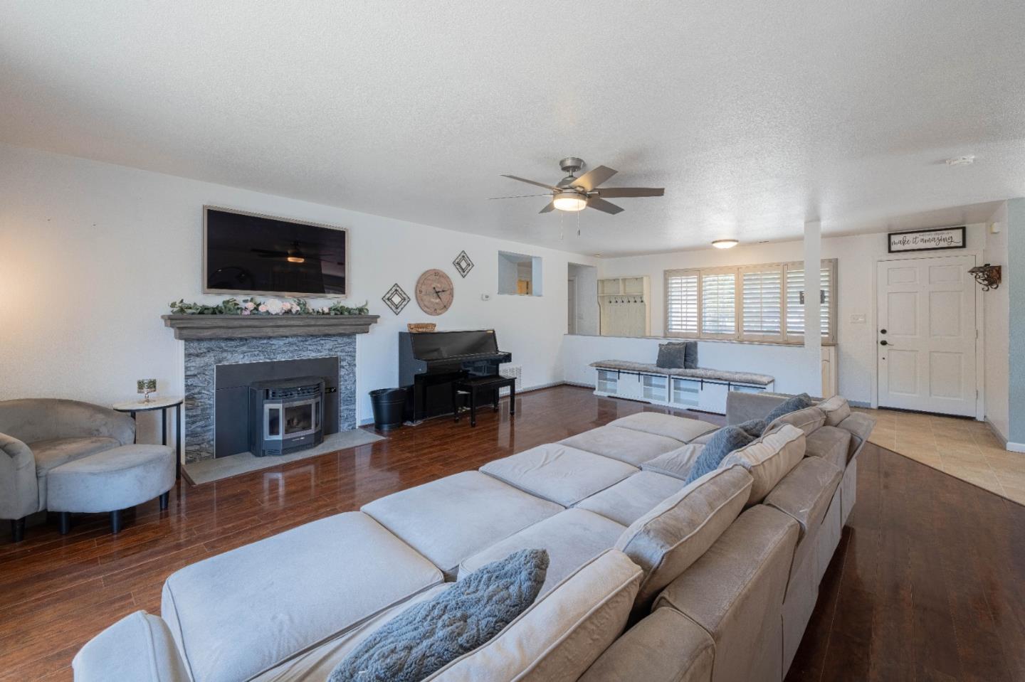 Detail Gallery Image 7 of 42 For 143 Tucker Rd, Royal Oaks,  CA 95076 - 3 Beds | 2/1 Baths