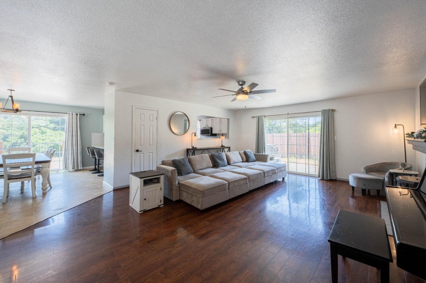 Detail Gallery Image 8 of 42 For 143 Tucker Rd, Royal Oaks,  CA 95076 - 3 Beds | 2/1 Baths