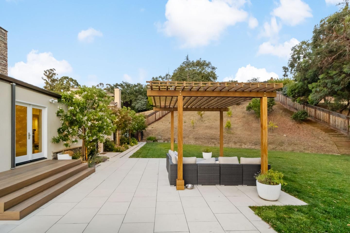 Detail Gallery Image 12 of 70 For 10 Bennett Rd, Redwood City,  CA 94062 - 4 Beds | 4 Baths