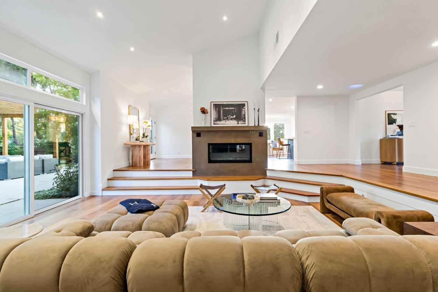 Detail Gallery Image 13 of 70 For 10 Bennett Rd, Redwood City,  CA 94062 - 4 Beds | 4 Baths