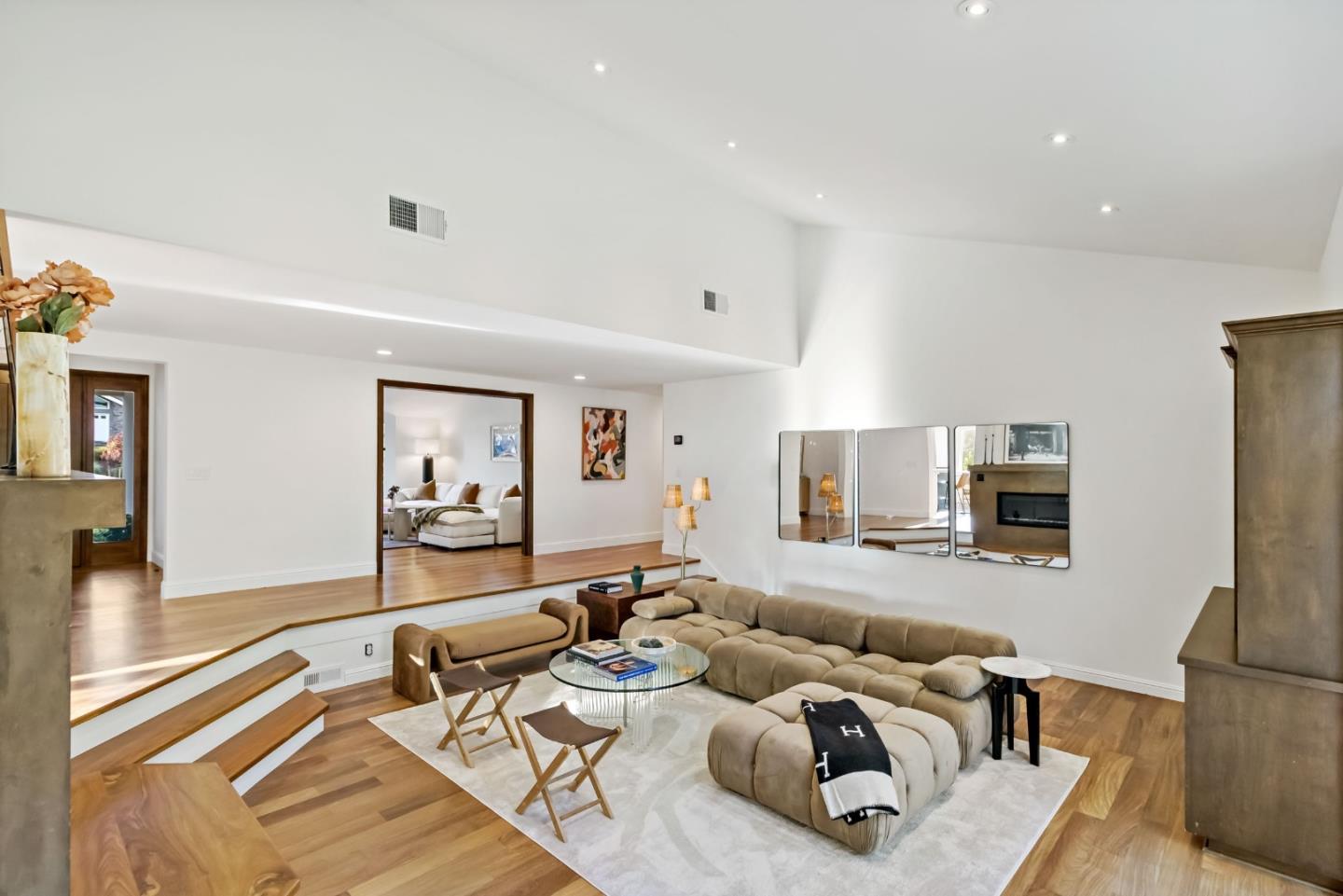 Detail Gallery Image 16 of 70 For 10 Bennett Rd, Redwood City,  CA 94062 - 4 Beds | 4 Baths
