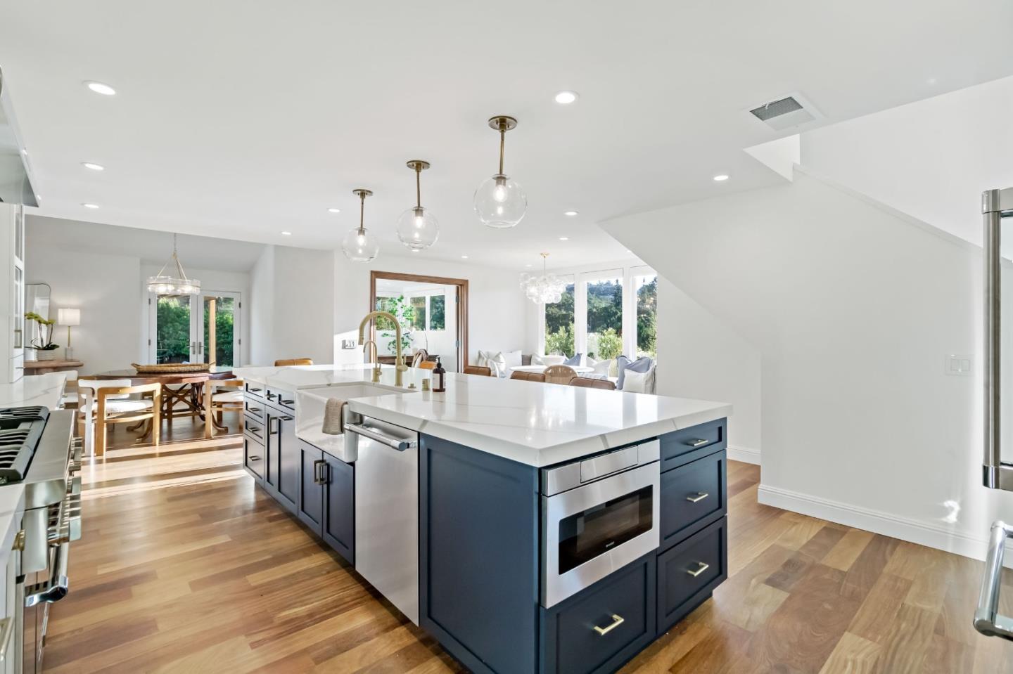 Detail Gallery Image 27 of 70 For 10 Bennett Rd, Redwood City,  CA 94062 - 4 Beds | 4 Baths