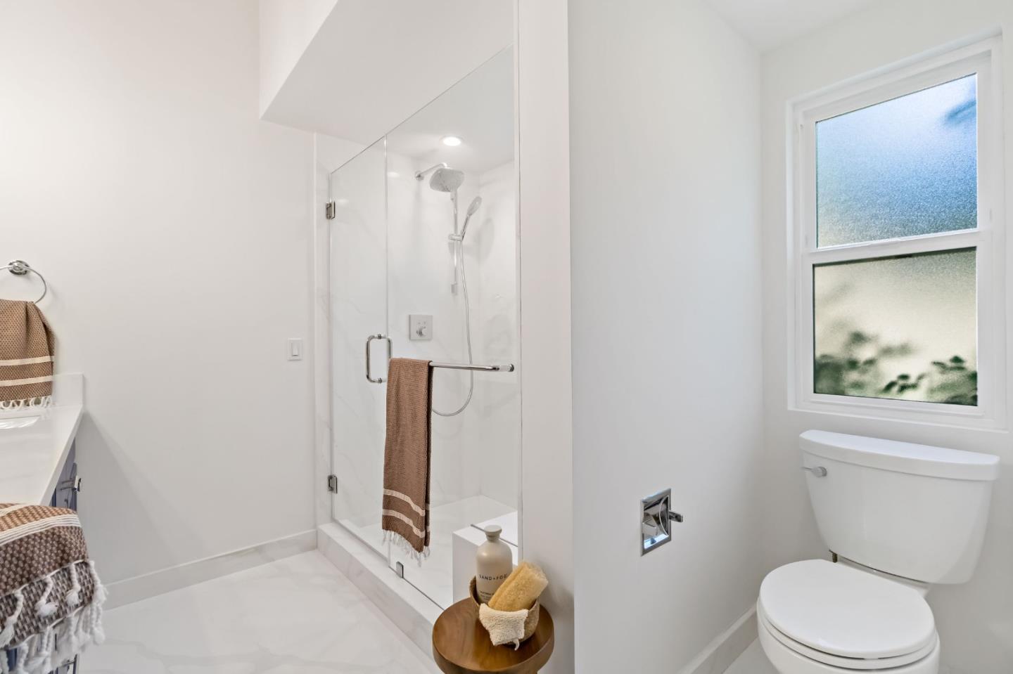 Detail Gallery Image 48 of 70 For 10 Bennett Rd, Redwood City,  CA 94062 - 4 Beds | 4 Baths