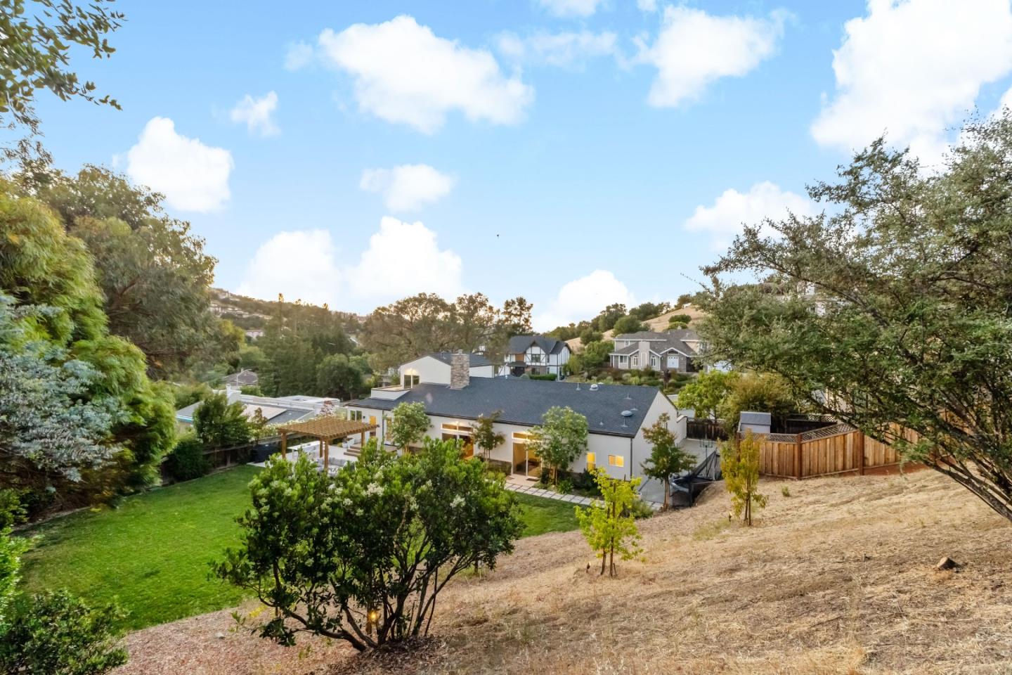 Detail Gallery Image 6 of 70 For 10 Bennett Rd, Redwood City,  CA 94062 - 4 Beds | 4 Baths