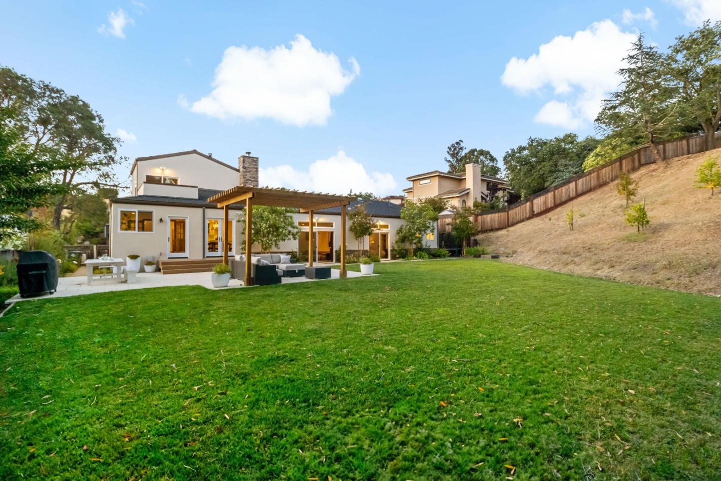Detail Gallery Image 8 of 70 For 10 Bennett Rd, Redwood City,  CA 94062 - 4 Beds | 4 Baths