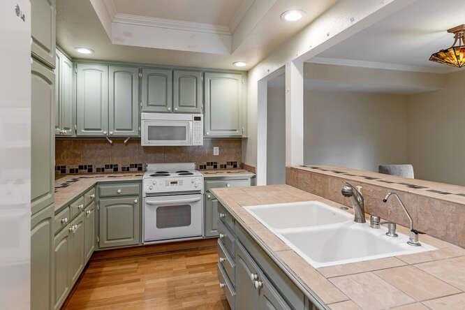 Detail Gallery Image 9 of 32 For 5185 Cribari Hls, San Jose,  CA 95135 - 2 Beds | 2 Baths