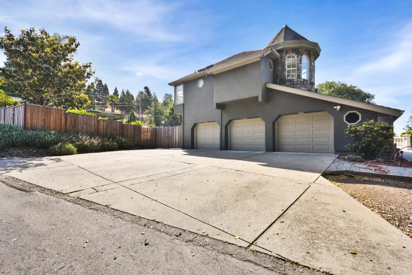 Detail Gallery Image 2 of 62 For 2295 Mcdonald Ln, Morgan Hill,  CA 95037 - 6 Beds | 4/2 Baths