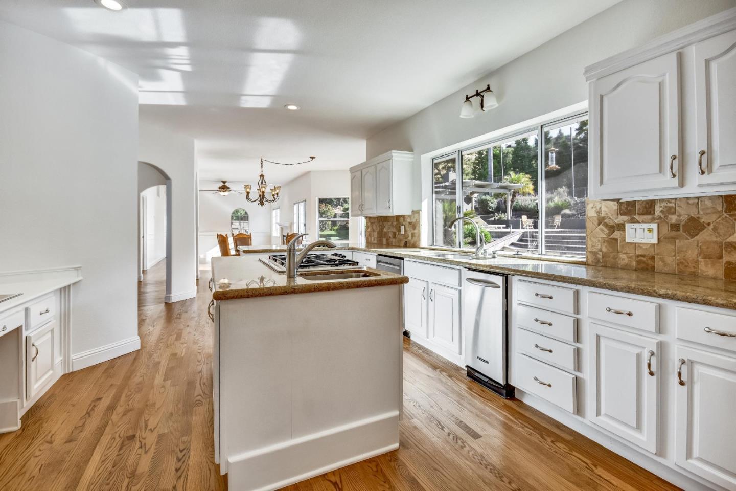 Detail Gallery Image 8 of 62 For 2295 Mcdonald Ln, Morgan Hill,  CA 95037 - 6 Beds | 4/2 Baths