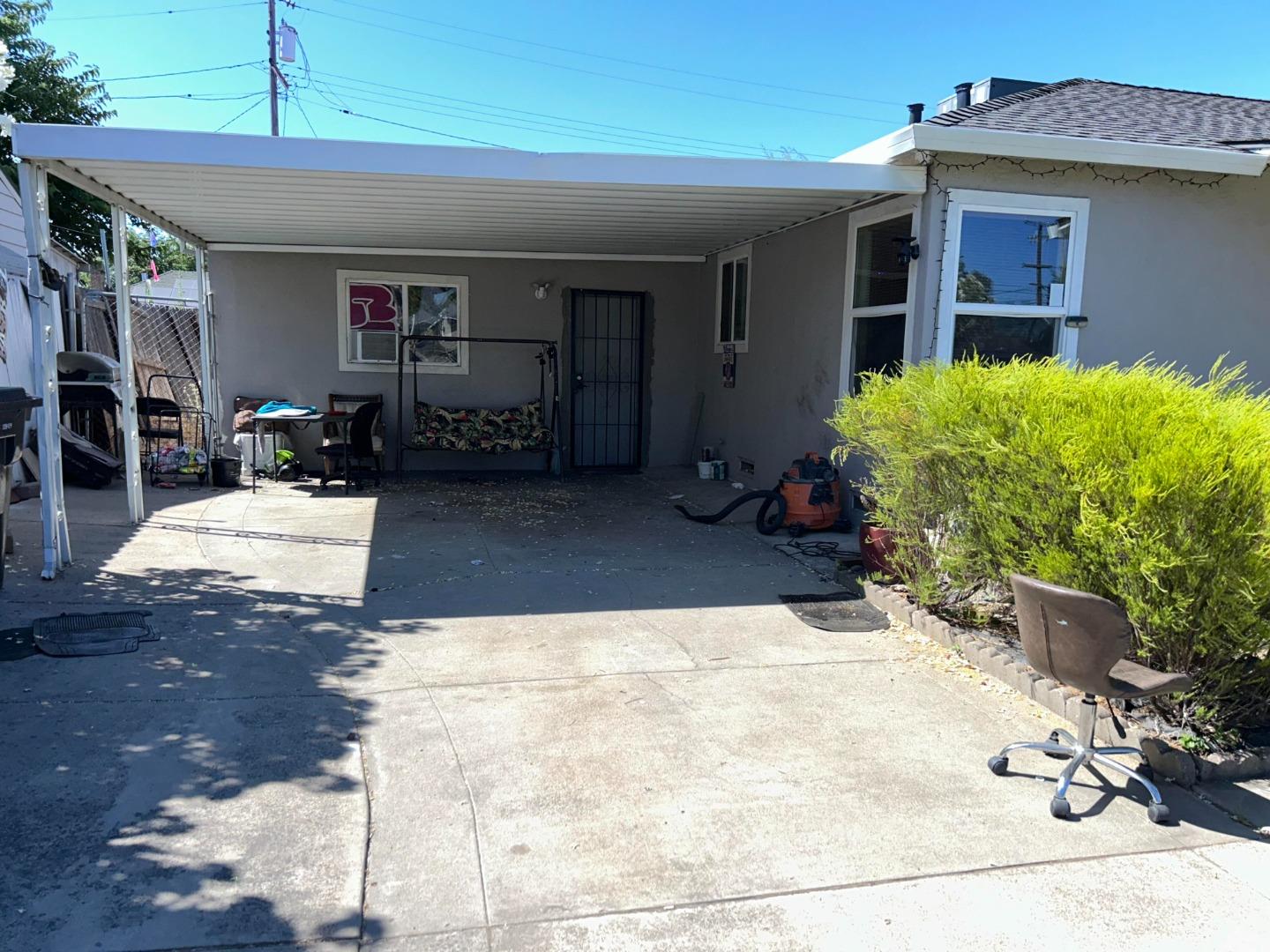 Detail Gallery Image 2 of 18 For 1854 De Ovan Ave, Stockton,  CA 95204 - 4 Beds | 2 Baths