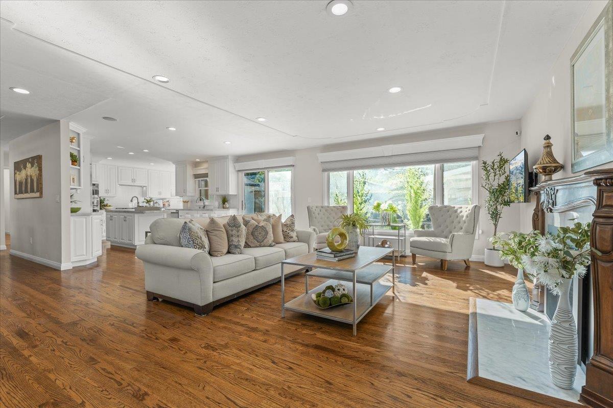 Detail Gallery Image 15 of 53 For 14375 La Rinconada Dr, Los Gatos,  CA 95032 - 4 Beds | 2/1 Baths
