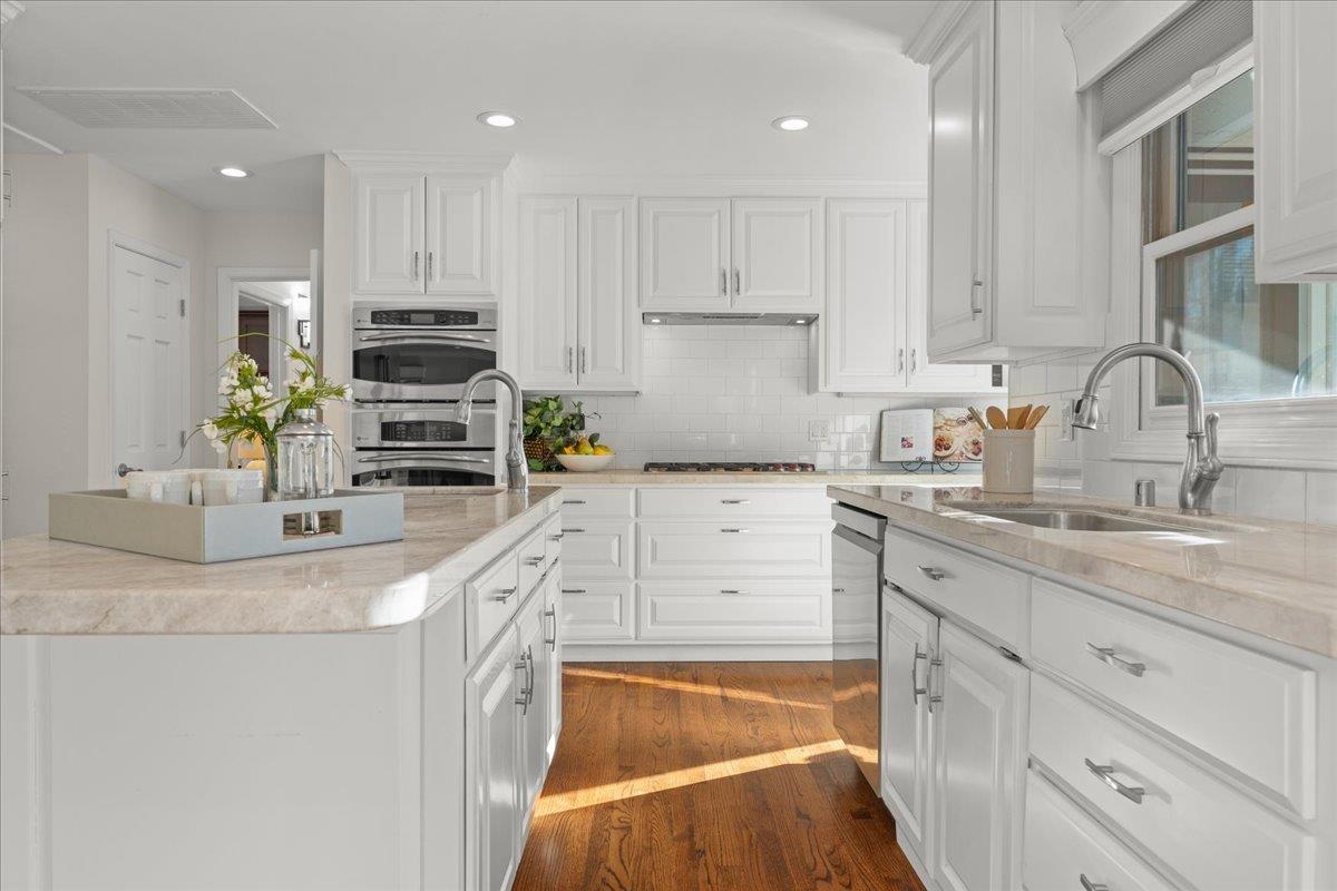 Detail Gallery Image 20 of 53 For 14375 La Rinconada Dr, Los Gatos,  CA 95032 - 4 Beds | 2/1 Baths