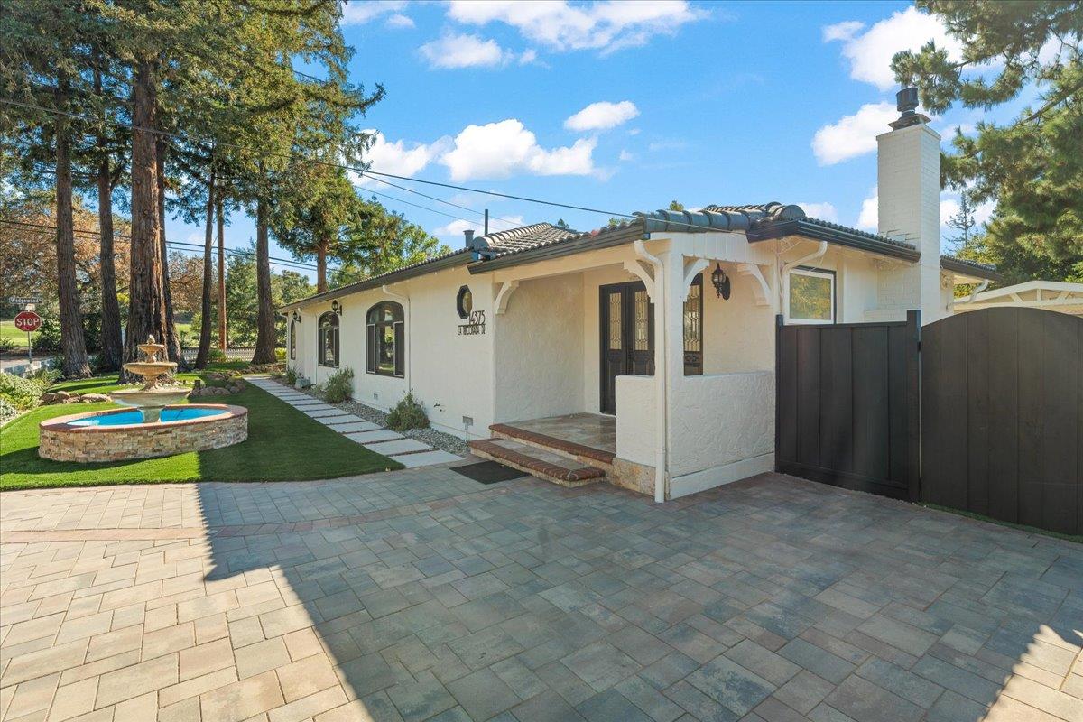 Detail Gallery Image 3 of 53 For 14375 La Rinconada Dr, Los Gatos,  CA 95032 - 4 Beds | 2/1 Baths