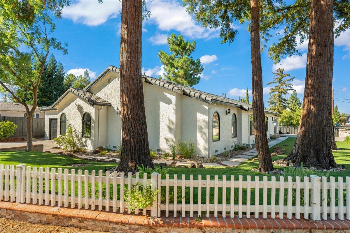 Detail Gallery Image 6 of 53 For 14375 La Rinconada Dr, Los Gatos,  CA 95032 - 4 Beds | 2/1 Baths