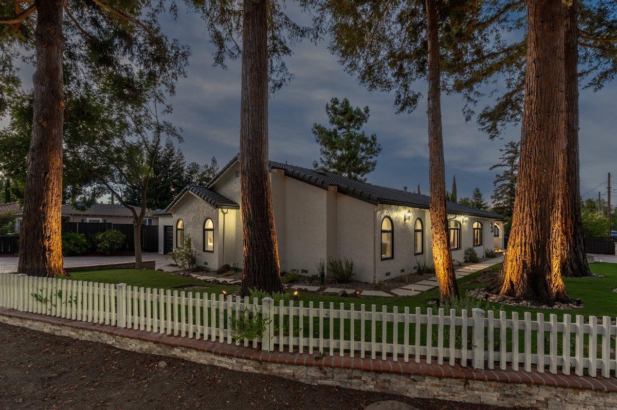 Detail Gallery Image 7 of 53 For 14375 La Rinconada Dr, Los Gatos,  CA 95032 - 4 Beds | 2/1 Baths