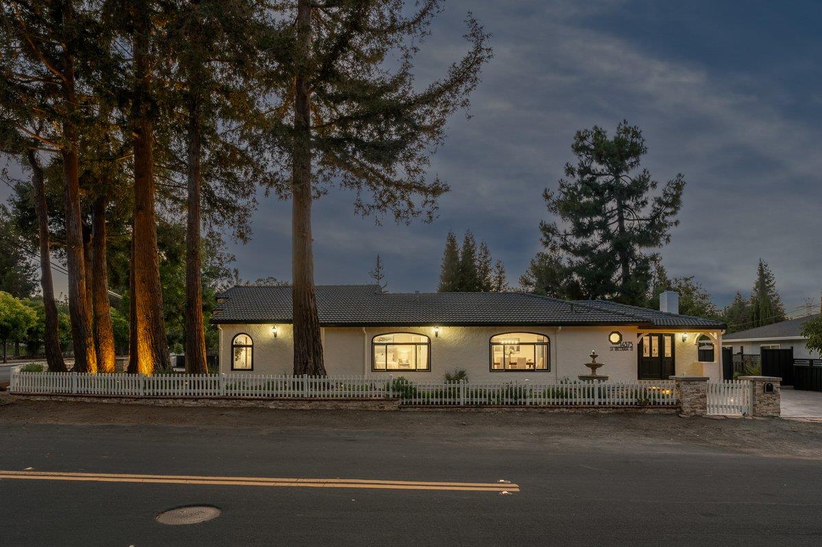 Detail Gallery Image 9 of 53 For 14375 La Rinconada Dr, Los Gatos,  CA 95032 - 4 Beds | 2/1 Baths