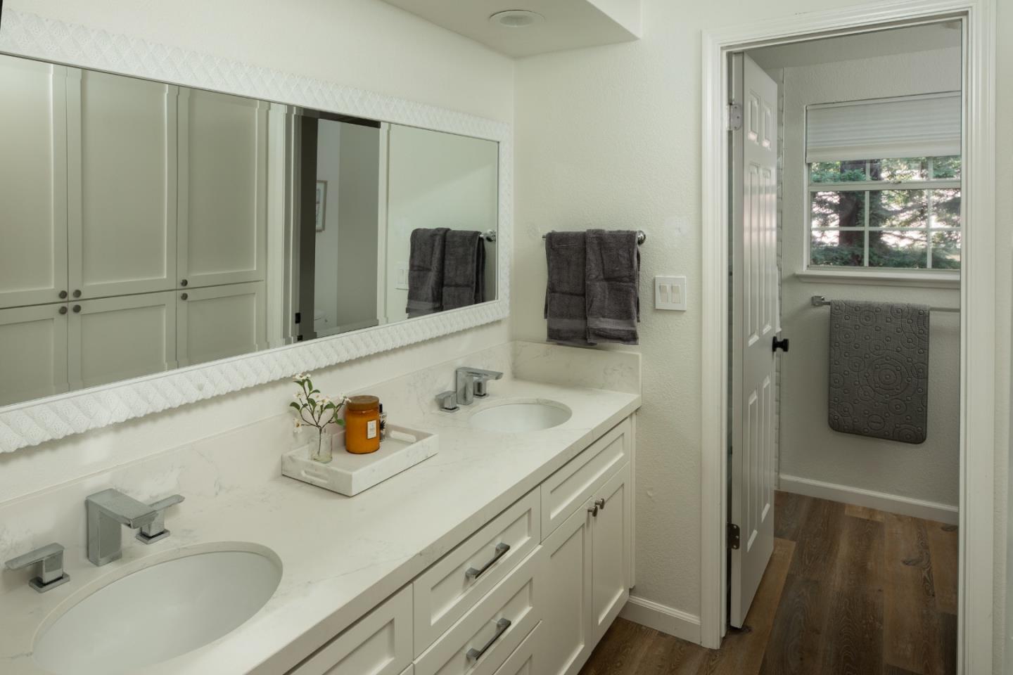 Detail Gallery Image 15 of 18 For 4 Woodleaf Ave, Redwood City,  CA 94061 - 5 Beds | 3/1 Baths