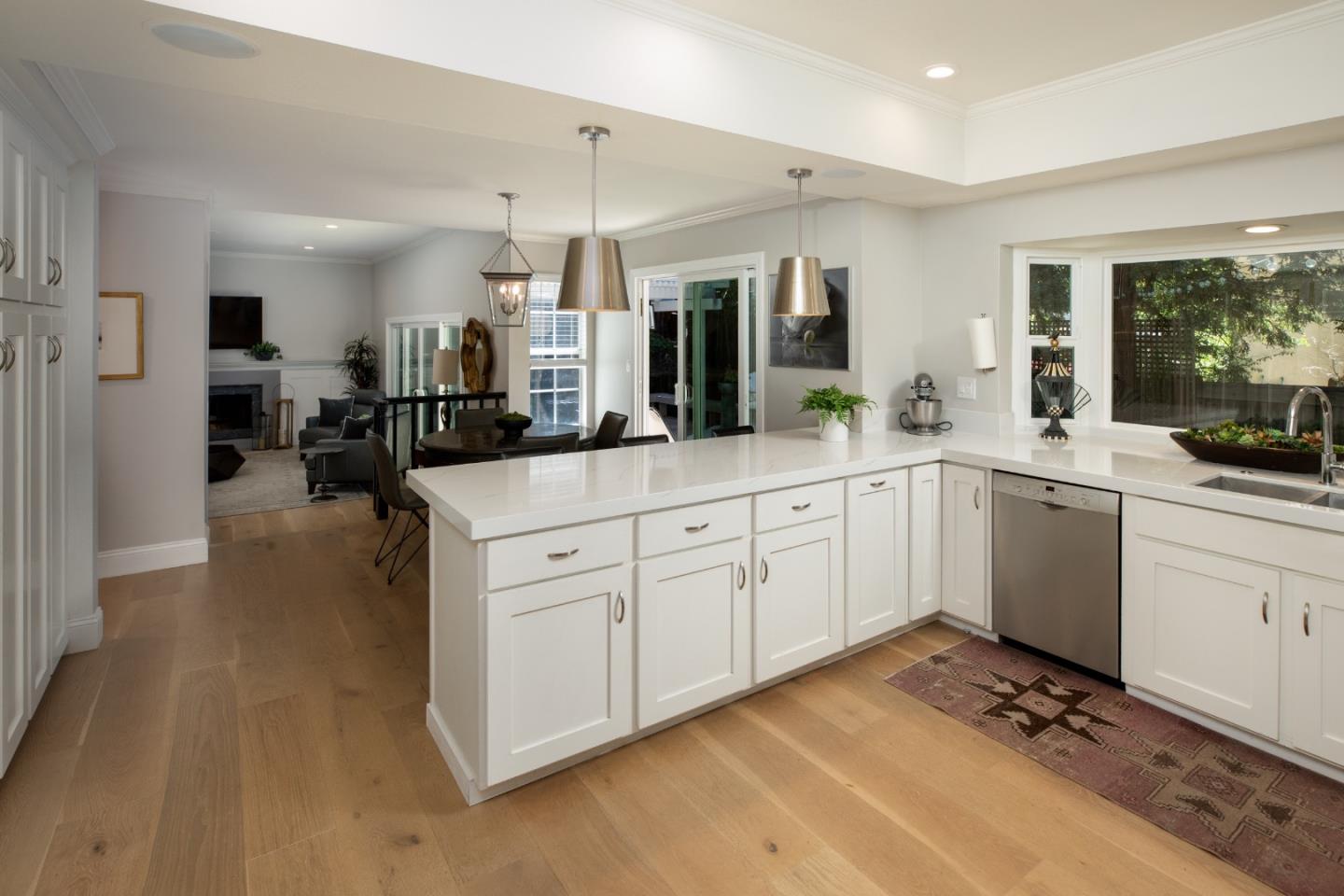 Detail Gallery Image 5 of 18 For 4 Woodleaf Ave, Redwood City,  CA 94061 - 5 Beds | 3/1 Baths