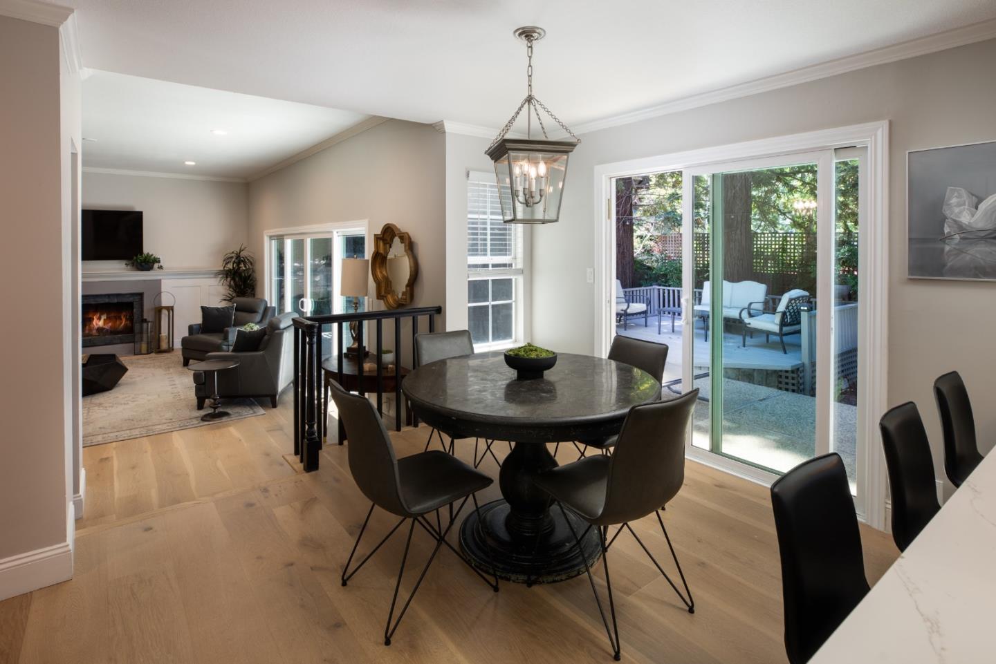 Detail Gallery Image 6 of 18 For 4 Woodleaf Ave, Redwood City,  CA 94061 - 5 Beds | 3/1 Baths
