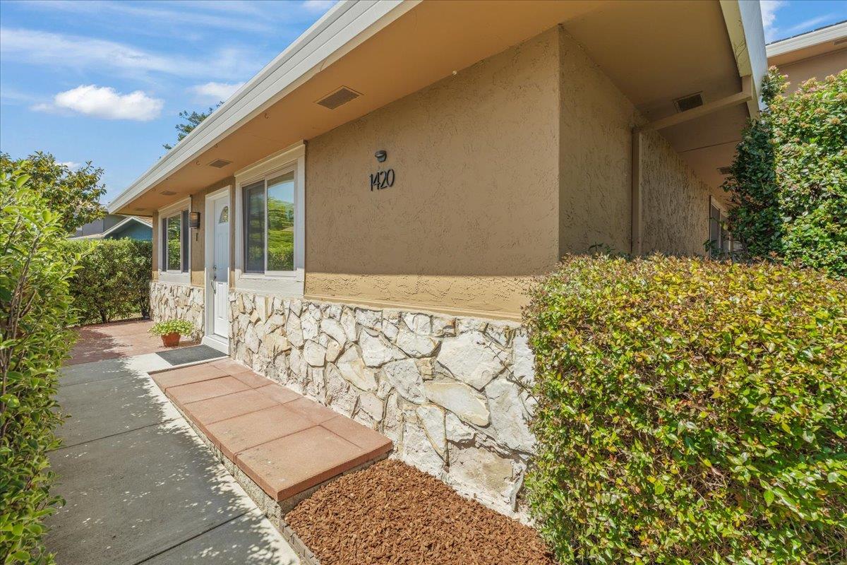 Detail Gallery Image 2 of 13 For 1420 Ruby Court #1,  Capitola,  CA 95010 - 2 Beds | 1 Baths