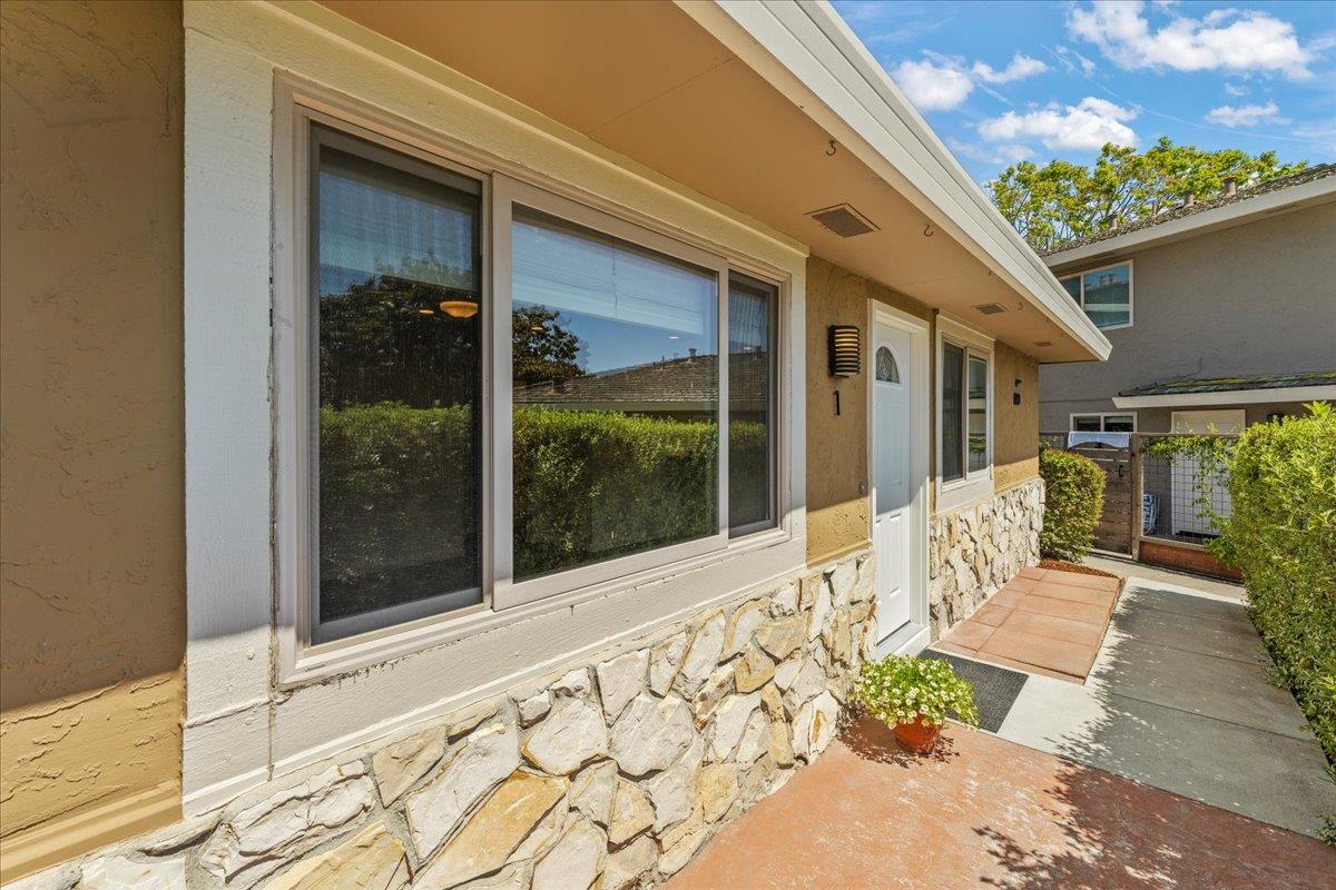 Detail Gallery Image 3 of 13 For 1420 Ruby Court #1,  Capitola,  CA 95010 - 2 Beds | 1 Baths