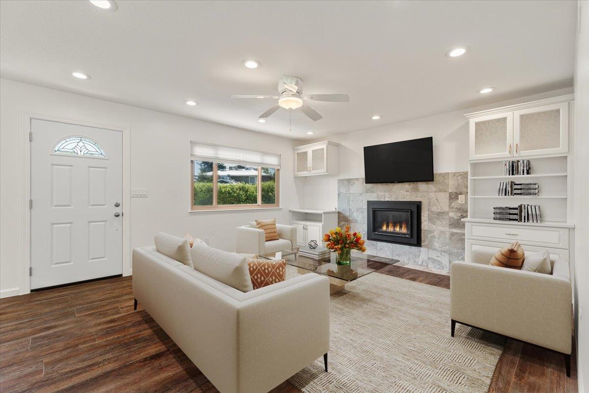 Detail Gallery Image 4 of 13 For 1420 Ruby Court #1,  Capitola,  CA 95010 - 2 Beds | 1 Baths