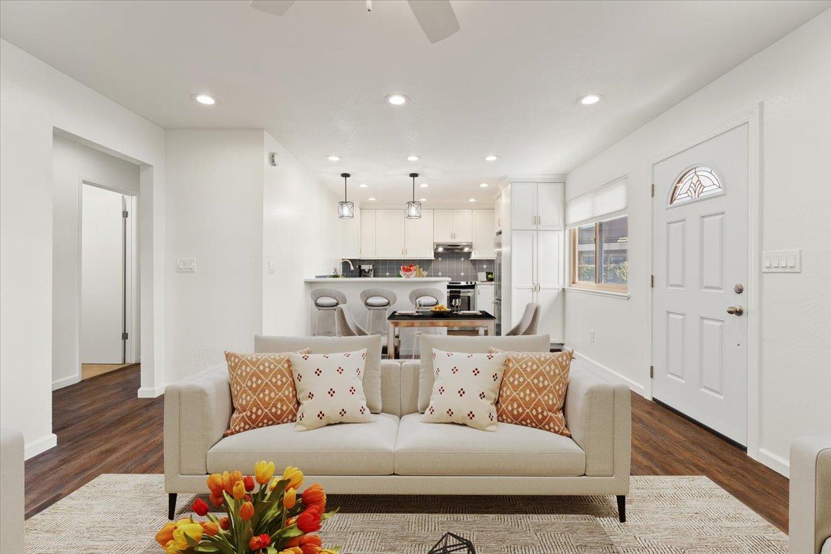 Detail Gallery Image 5 of 13 For 1420 Ruby Court #1,  Capitola,  CA 95010 - 2 Beds | 1 Baths