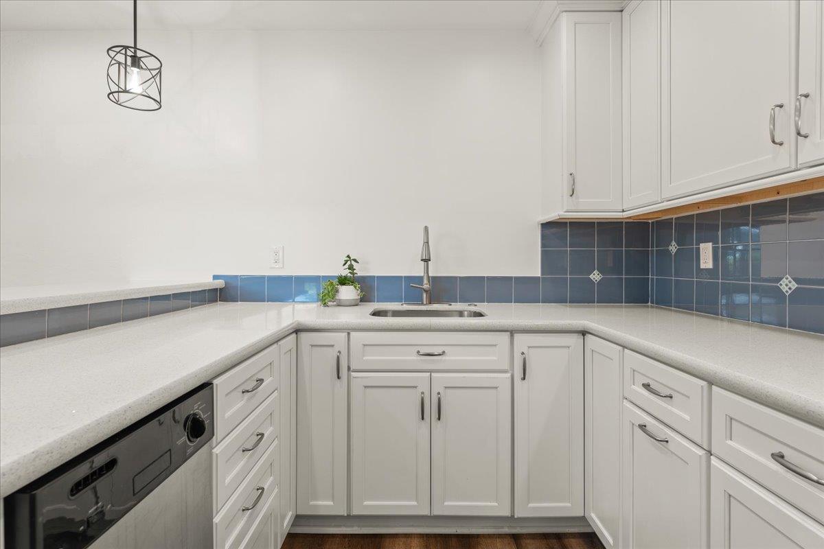 Detail Gallery Image 7 of 13 For 1420 Ruby Court #1,  Capitola,  CA 95010 - 2 Beds | 1 Baths