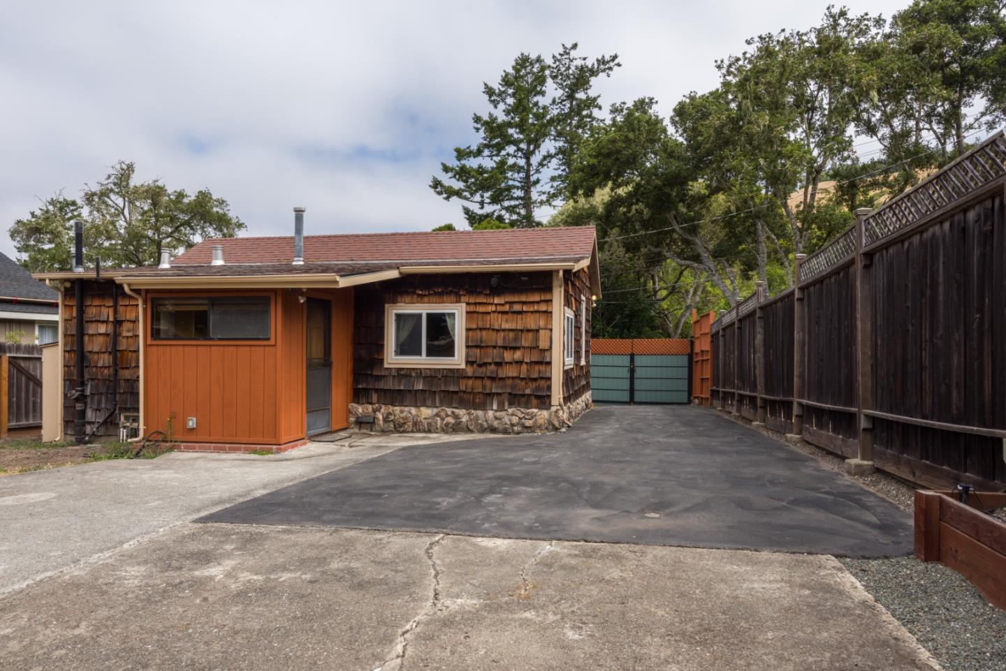 Detail Gallery Image 3 of 20 For 350 Cuesta Real, La Honda,  CA 94020 - 2 Beds | 1 Baths