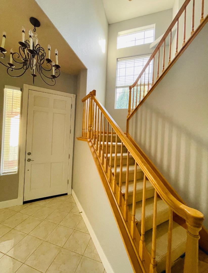 Detail Gallery Image 9 of 29 For 982 White Cloud Dr, Morgan Hill,  CA 95037 - 5 Beds | 3 Baths