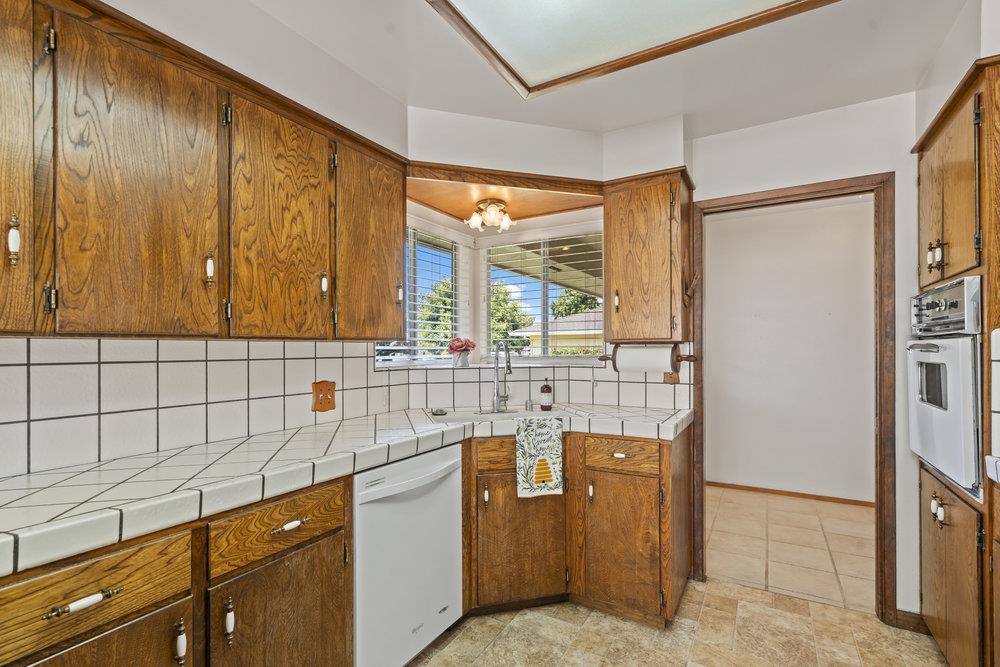 Detail Gallery Image 11 of 53 For 1500 Sunset Dr, Hollister,  CA 95023 - 3 Beds | 2 Baths