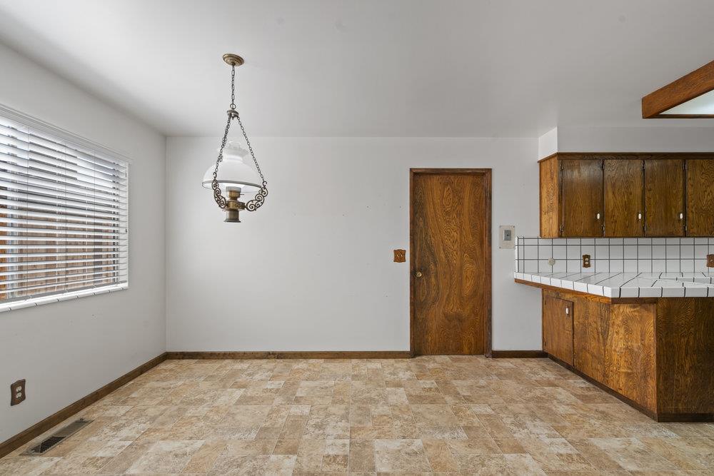 Detail Gallery Image 13 of 53 For 1500 Sunset Dr, Hollister,  CA 95023 - 3 Beds | 2 Baths