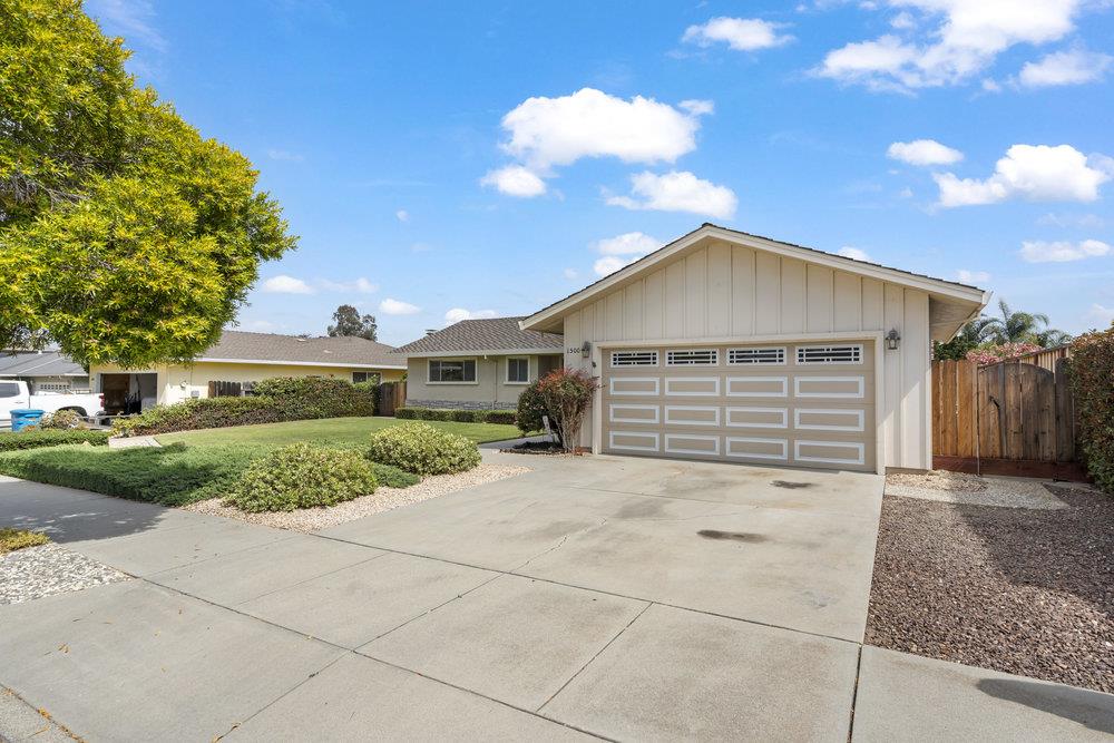 Detail Gallery Image 3 of 53 For 1500 Sunset Dr, Hollister,  CA 95023 - 3 Beds | 2 Baths