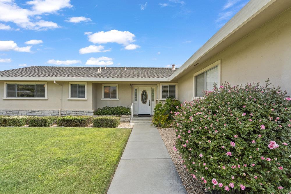 Detail Gallery Image 5 of 53 For 1500 Sunset Dr, Hollister,  CA 95023 - 3 Beds | 2 Baths