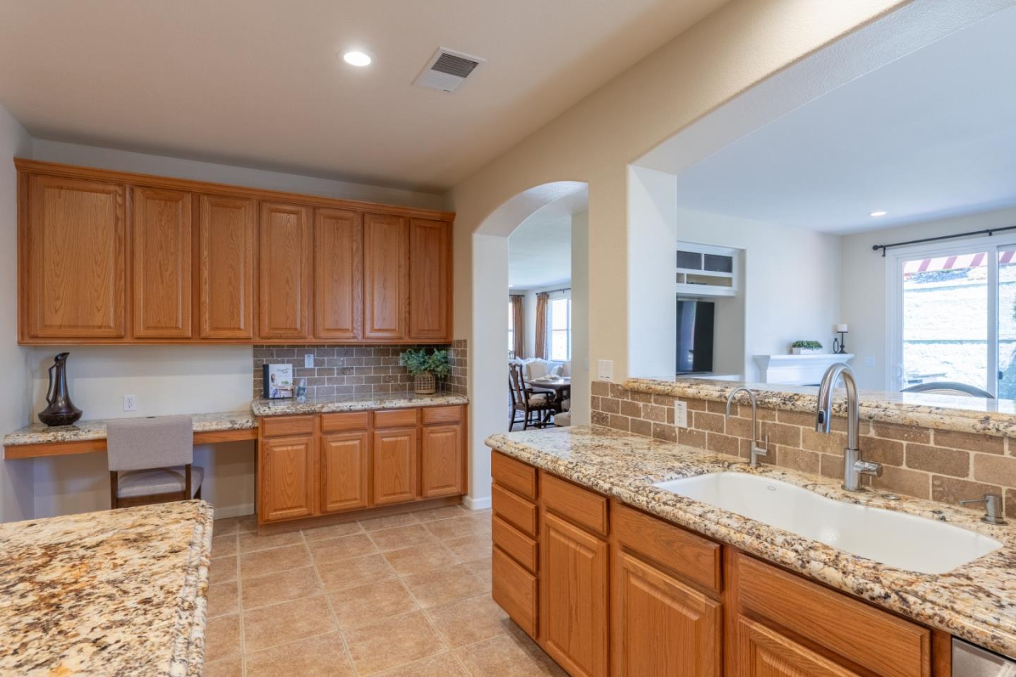 Detail Gallery Image 11 of 36 For 5043 Sunset Vista Dr, Seaside,  CA 93955 - 3 Beds | 2/1 Baths