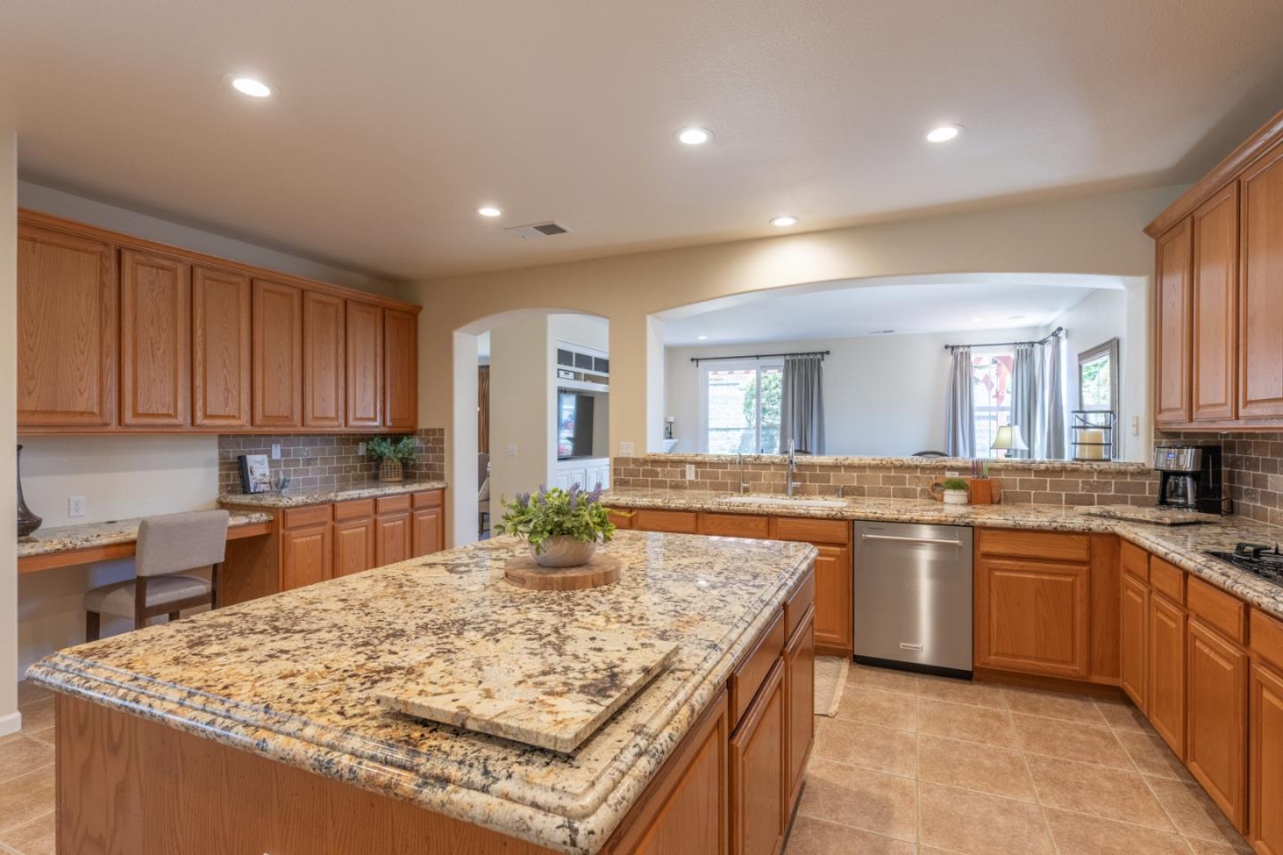 Detail Gallery Image 12 of 36 For 5043 Sunset Vista Dr, Seaside,  CA 93955 - 3 Beds | 2/1 Baths