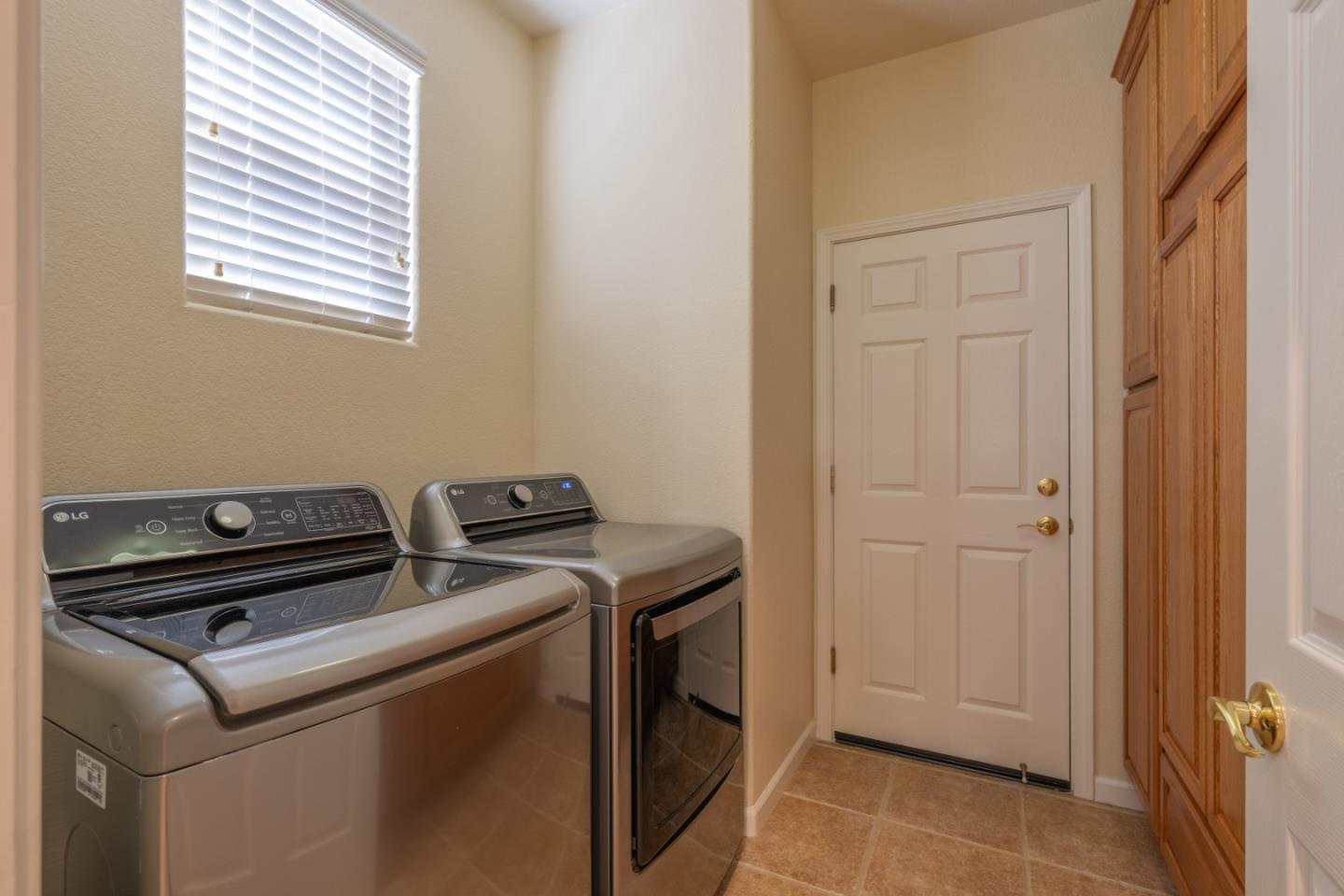 Detail Gallery Image 16 of 36 For 5043 Sunset Vista Dr, Seaside,  CA 93955 - 3 Beds | 2/1 Baths