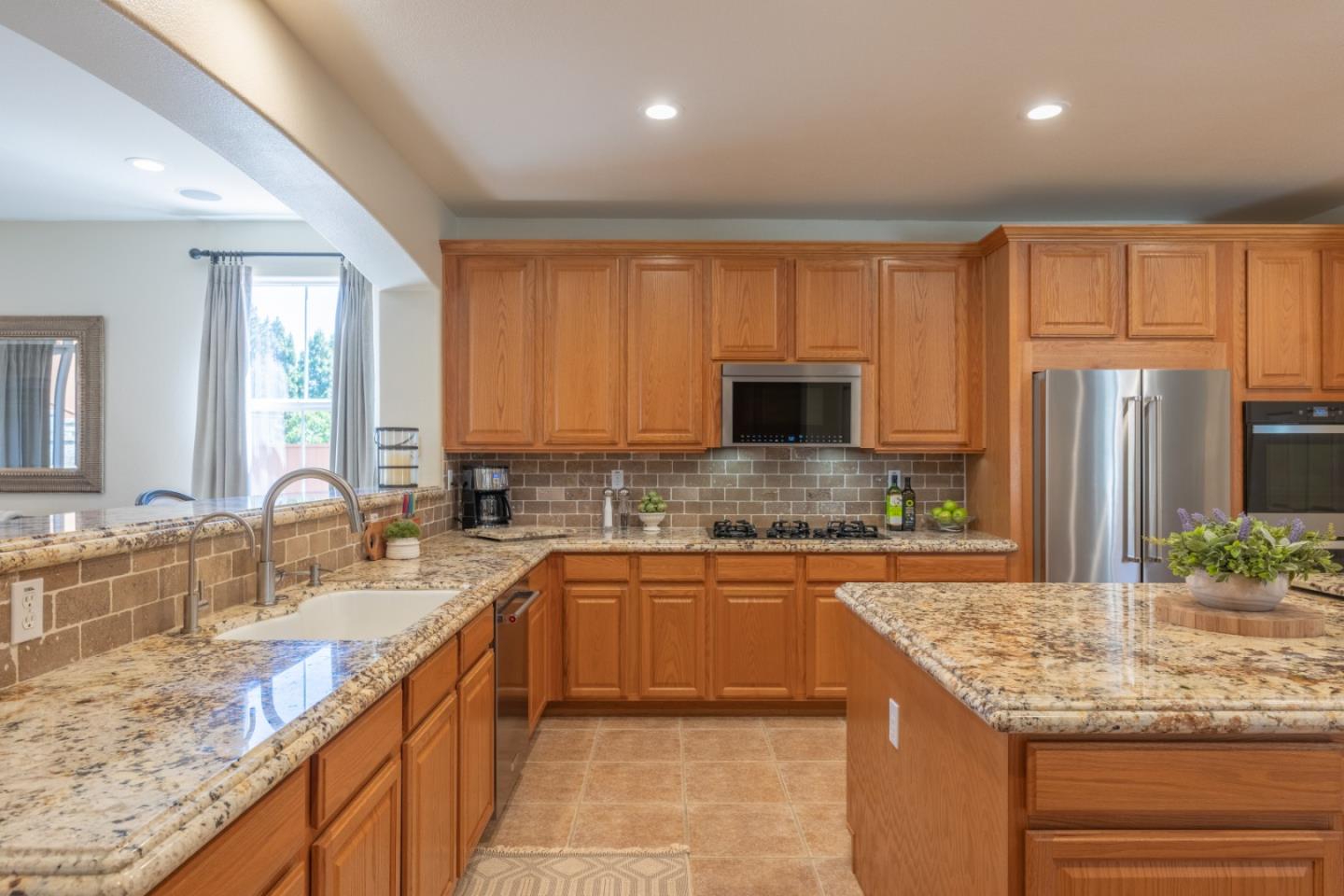 Detail Gallery Image 8 of 36 For 5043 Sunset Vista Dr, Seaside,  CA 93955 - 3 Beds | 2/1 Baths