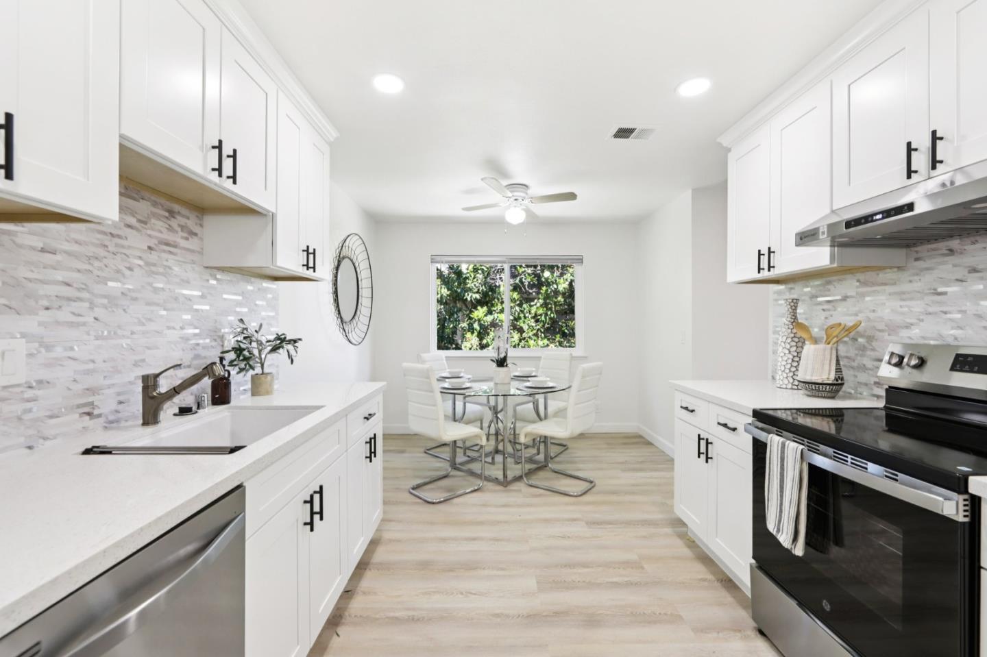 Detail Gallery Image 4 of 23 For 120 Damsen Dr, San Jose,  CA 95116 - 3 Beds | 2 Baths