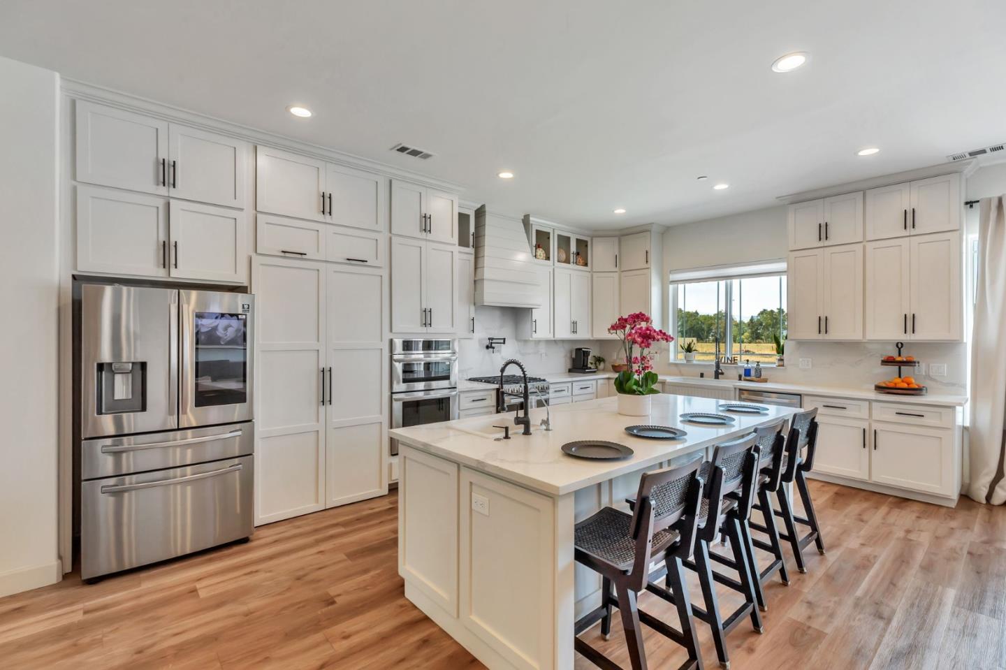 Detail Gallery Image 18 of 97 For 10055 Foothill Ave, Gilroy,  CA 95020 - 8 Beds | 7/1 Baths